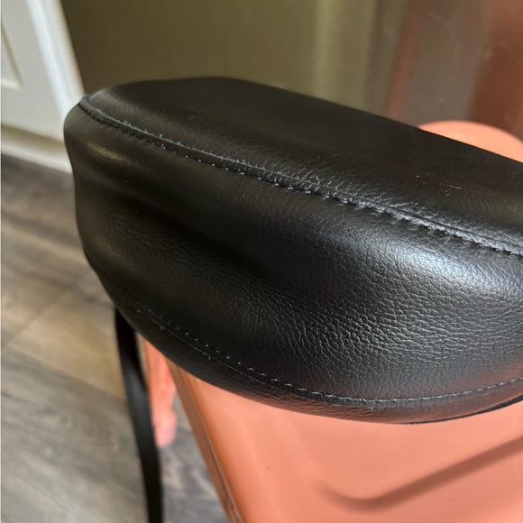 Portland Leather Medium Koala Bag - Picture 7 of 10